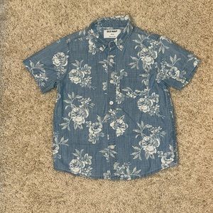 Old navy button down shirt. Boys XS or 5.